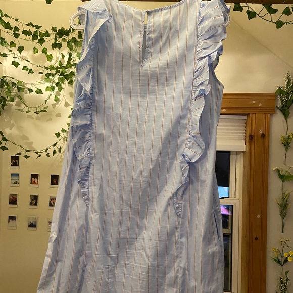 Straight dress with ruffles and pockets - Picture 3 of 4